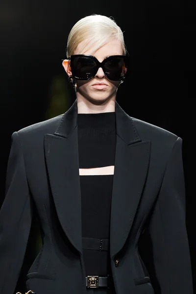 Look 19